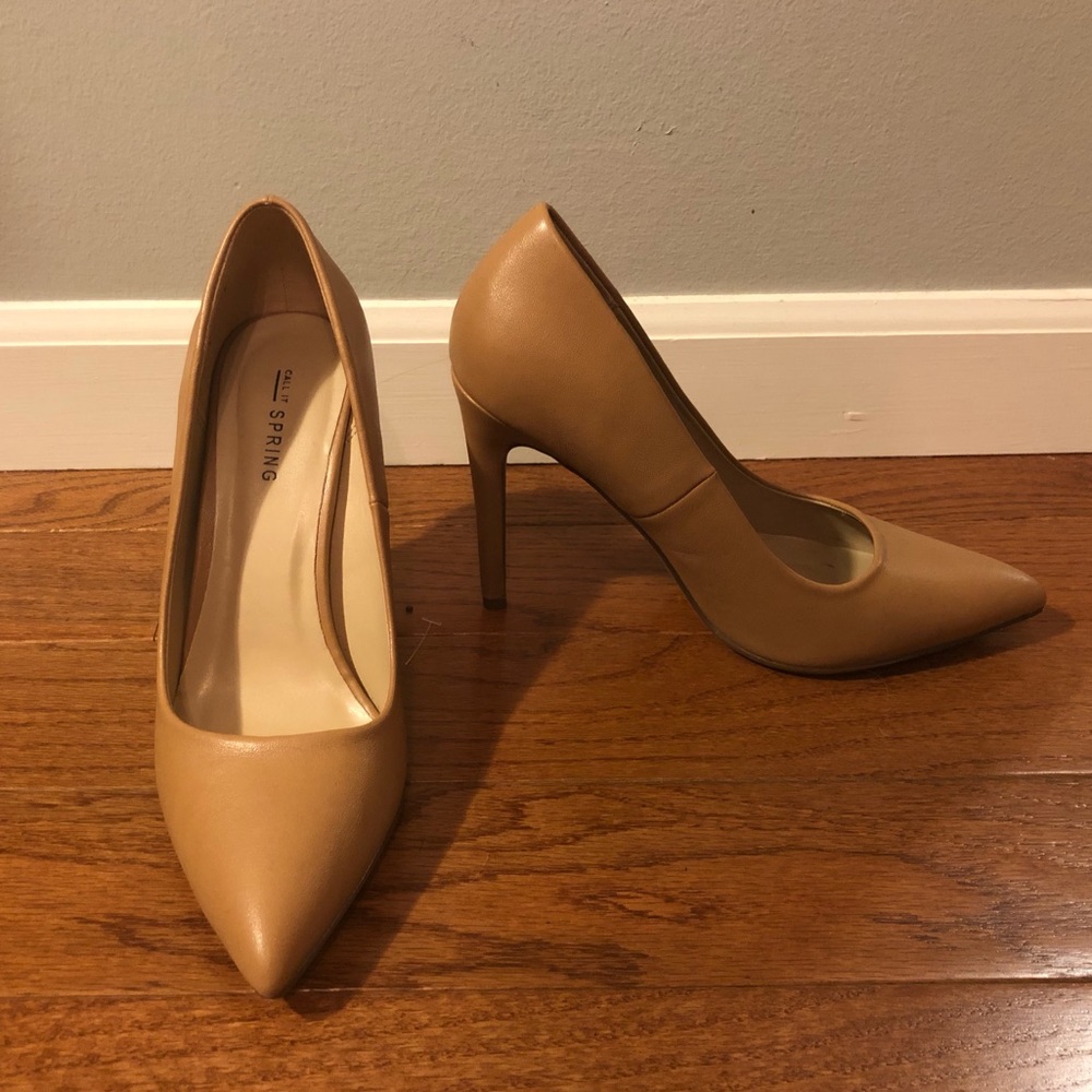 Size 8, tan pumps! Barely worn!